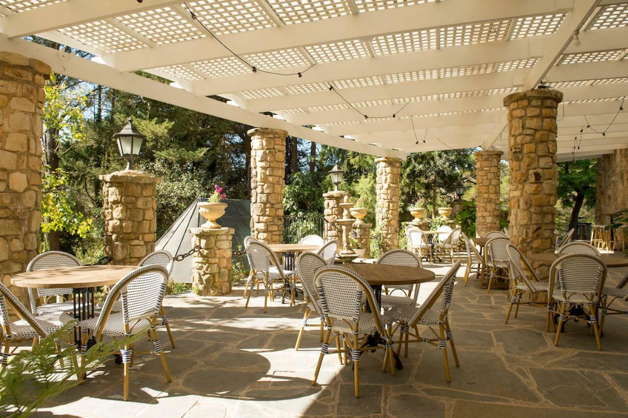 The Manor Basket Range Hotel Екстериор снимка